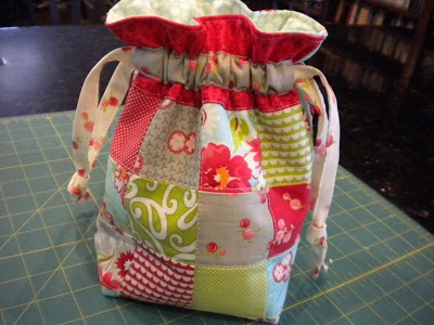 Free Quilting tutorials featured by top US Quilting blog, A Quilting Life: patchwork bag quilting tutorial