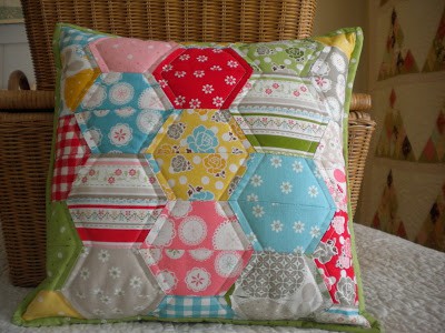 Free Quilting tutorials featured by top US Quilting blog, A Quilting Life: hexagon pillow tutorial