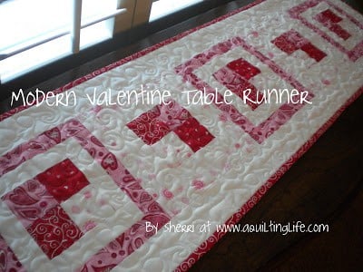 Free Quilting tutorials featured by top US Quilting blog, A Quilting Life: table runner quilting tutorial